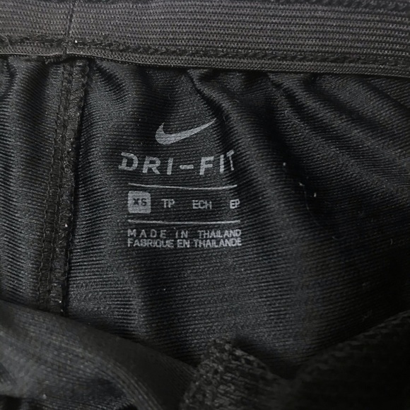 Nike basketball shorts - Picture 2 of 2